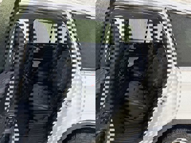 Vehicle image 28 of 33
