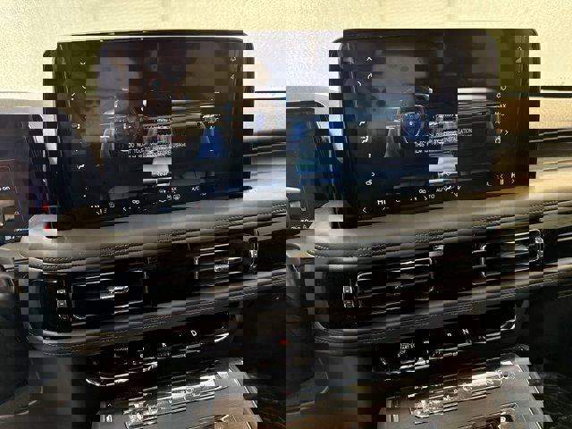 Vehicle image 23 of 33