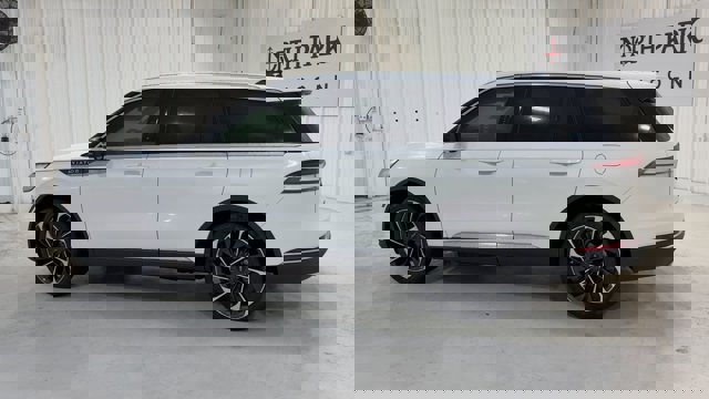 Vehicle image 10 of 33