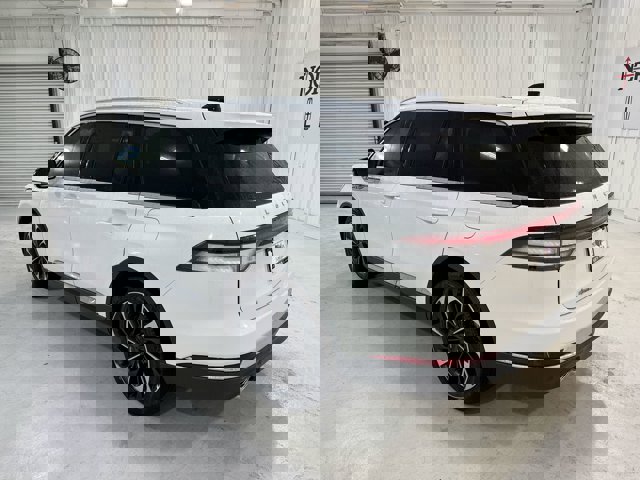 Vehicle image 11 of 33