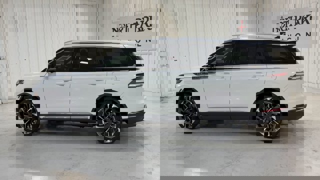 Vehicle image 7 of 33