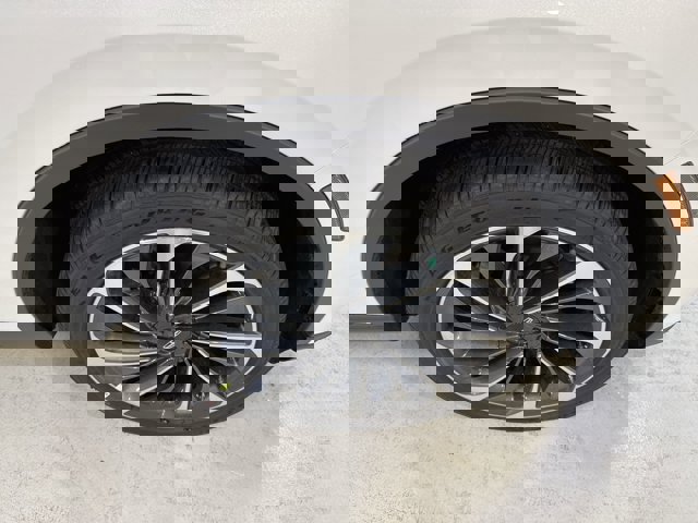 Vehicle image 31 of 33