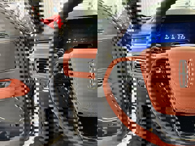 Vehicle image 14 of 33