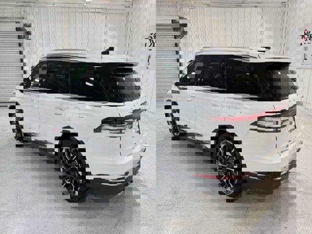 Vehicle image 27 of 33