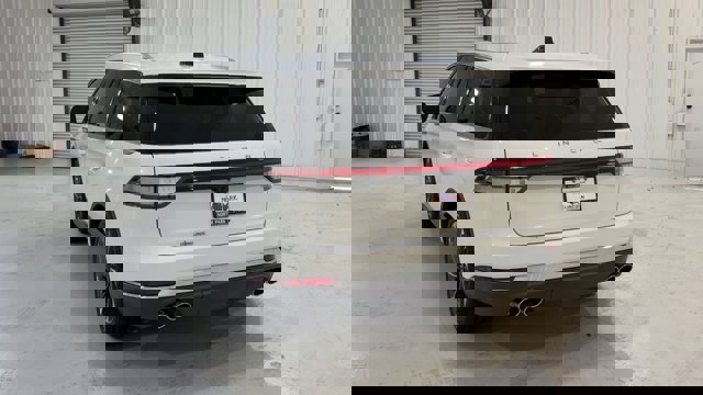 Vehicle image 8 of 33