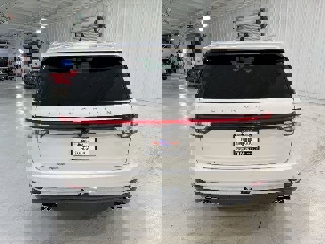 Vehicle image 28 of 33