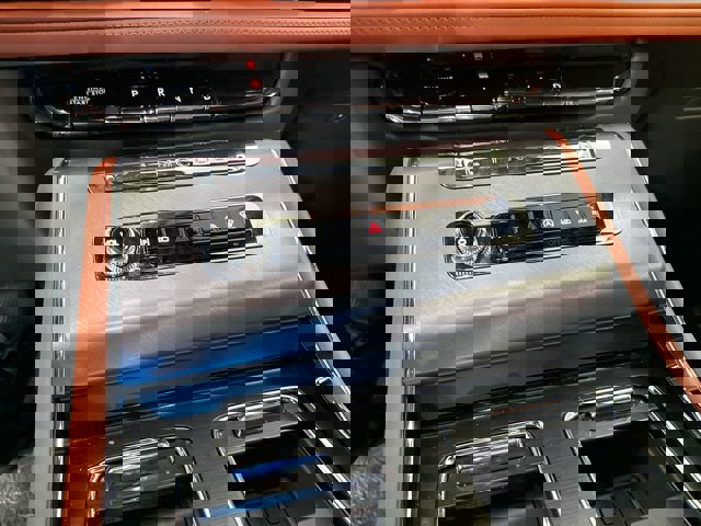 Vehicle image 21 of 33