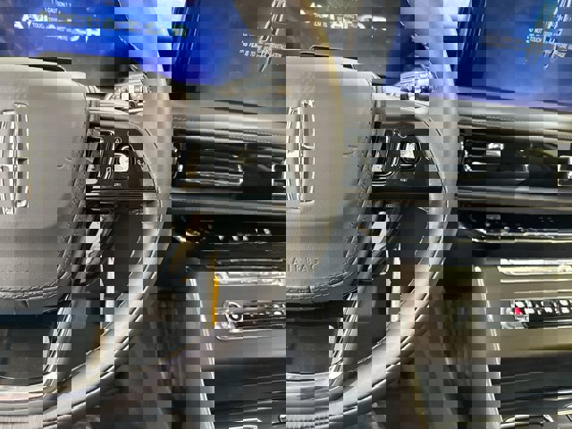 Vehicle image 17 of 33