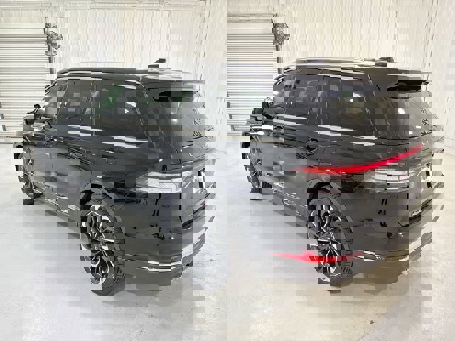 Vehicle image 9 of 33