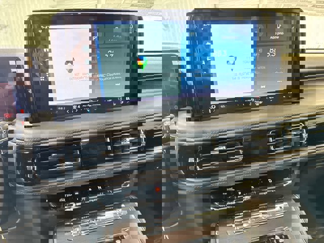 Vehicle image 21 of 33