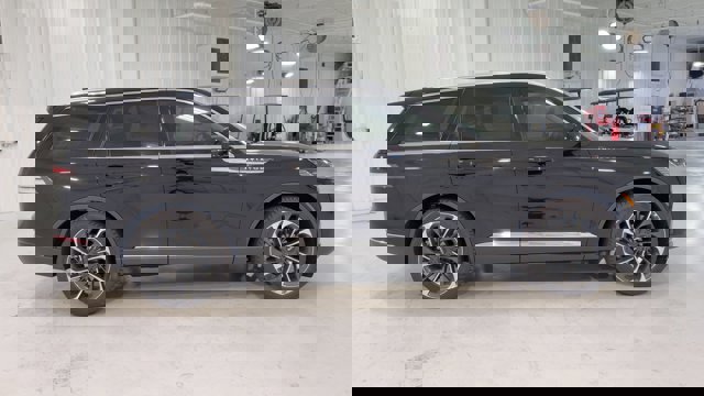 Vehicle image 7 of 33
