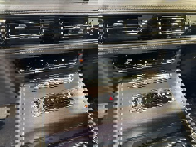 Vehicle image 23 of 33