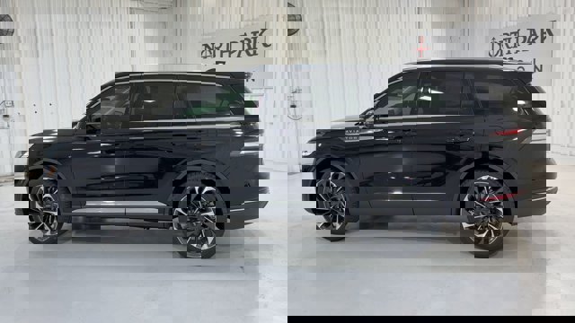 Vehicle image 11 of 33