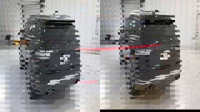 Vehicle image 10 of 33