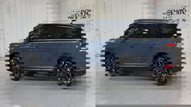 Vehicle image 9 of 33