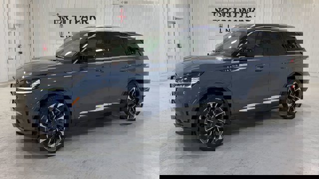 Vehicle image 3 of 33