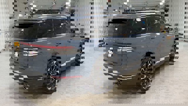 Vehicle image 8 of 33
