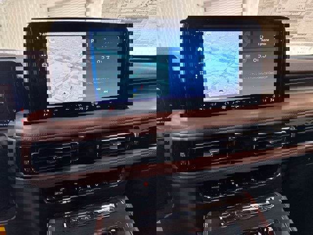 Vehicle image 25 of 33