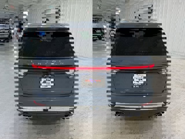 Vehicle image 14 of 33