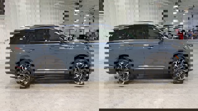Vehicle image 7 of 33