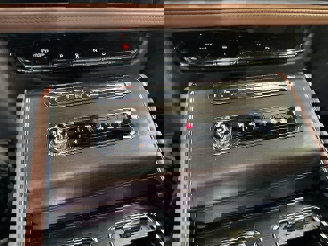 Vehicle image 32 of 33