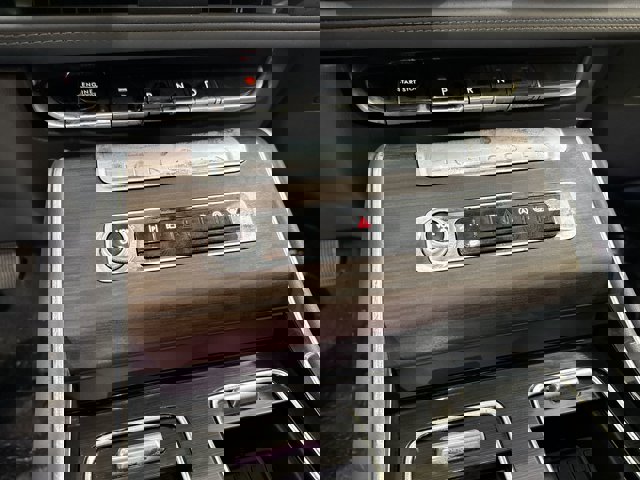 Vehicle image 24 of 33