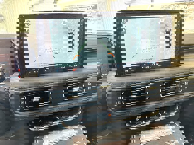 Vehicle image 21 of 33