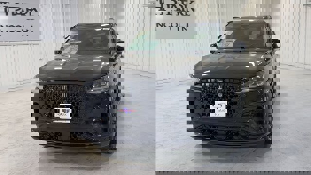 Vehicle image 4 of 33