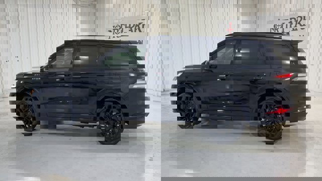 Vehicle image 10 of 33