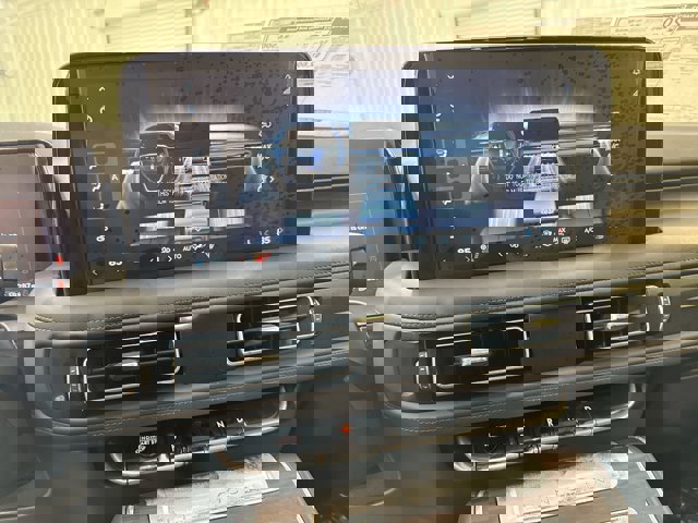 Vehicle image 23 of 33