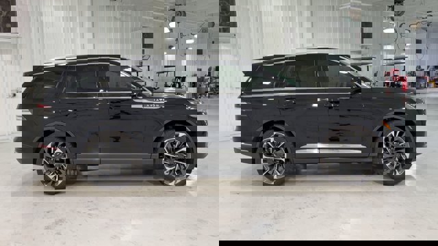 Vehicle image 7 of 33