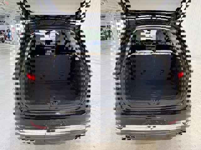 Vehicle image 30 of 33