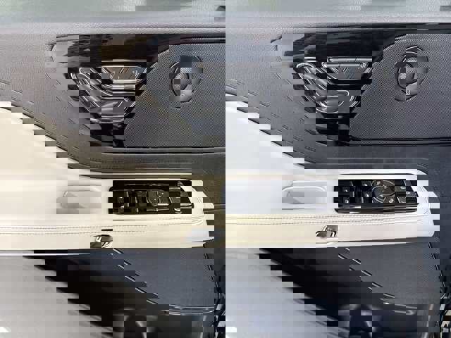 Vehicle image 14 of 33