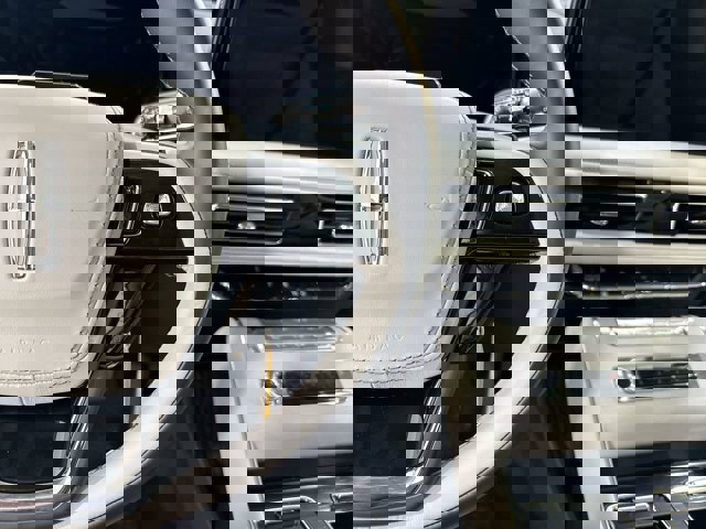Vehicle image 17 of 33