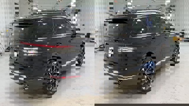 Vehicle image 8 of 33