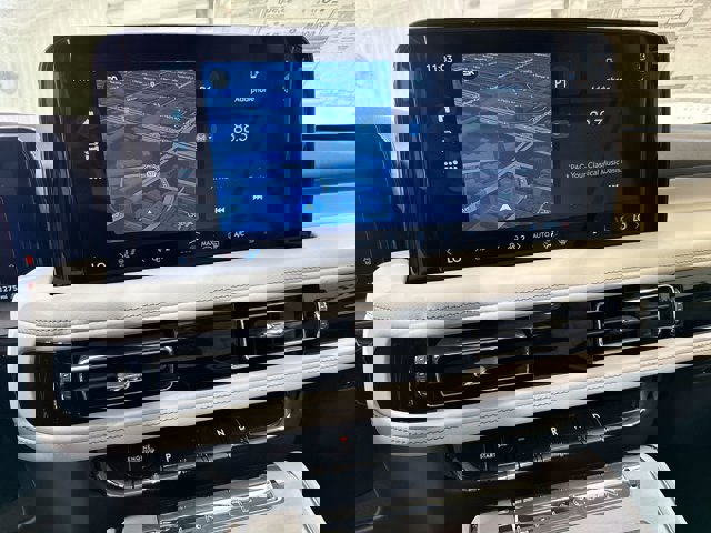 Vehicle image 21 of 33
