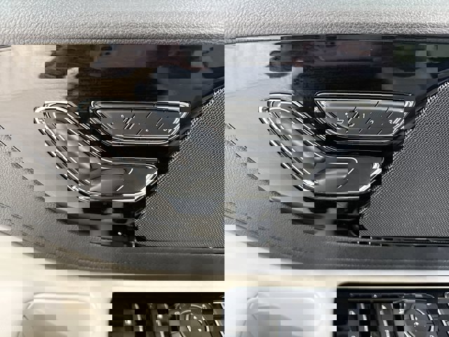 Vehicle image 13 of 33