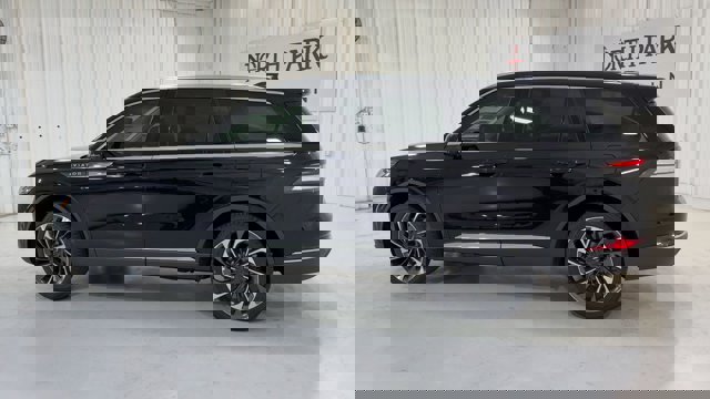 Vehicle image 9 of 33