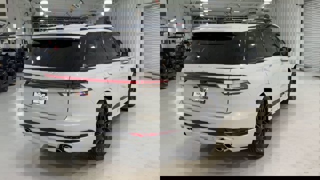 Vehicle image 8 of 33