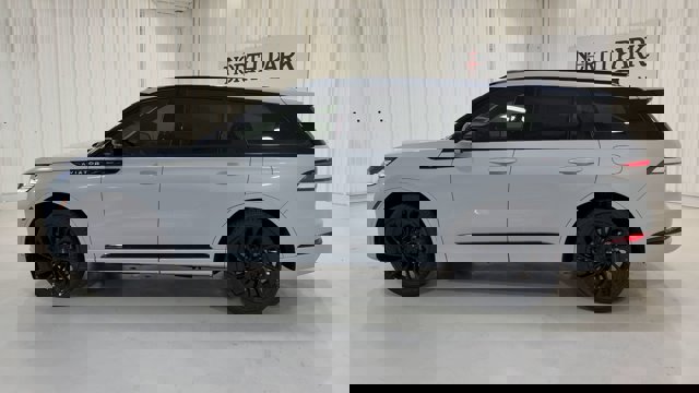Vehicle image 11 of 33
