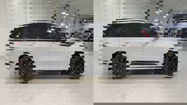 Vehicle image 7 of 33