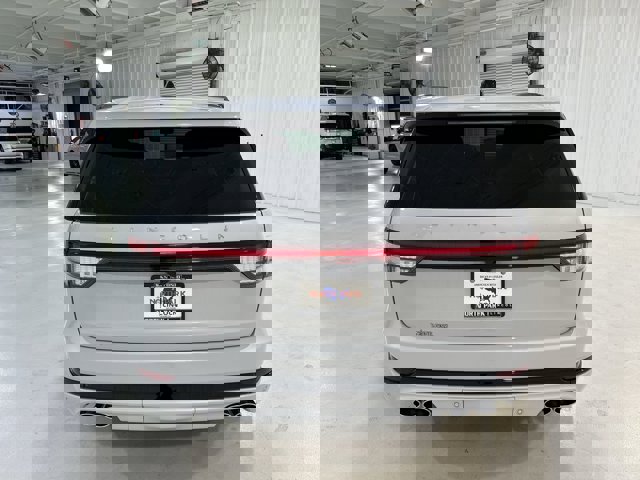 Vehicle image 29 of 33