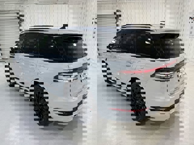 Vehicle image 9 of 33