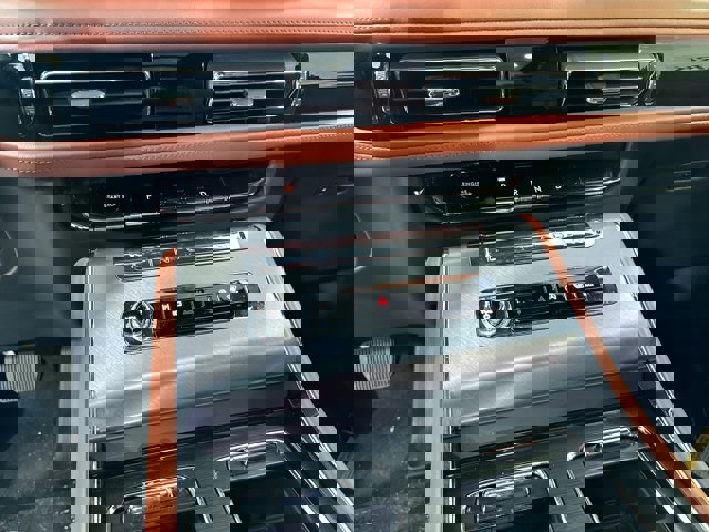 Vehicle image 23 of 33