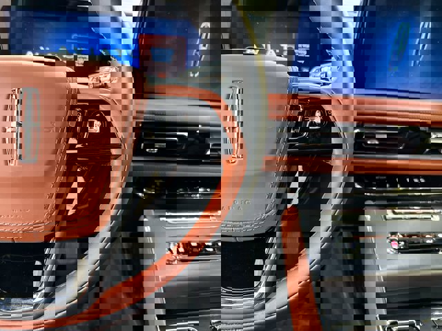 Vehicle image 17 of 33