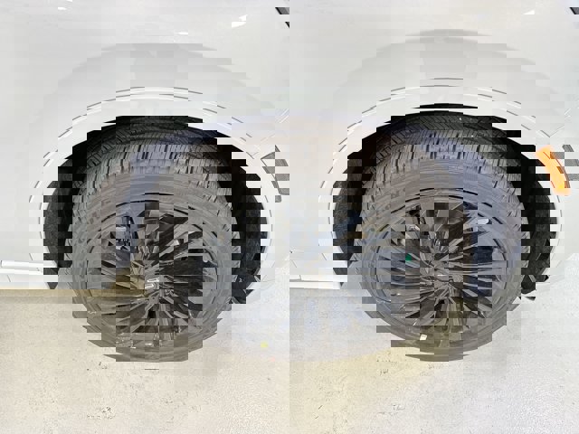Vehicle image 32 of 33