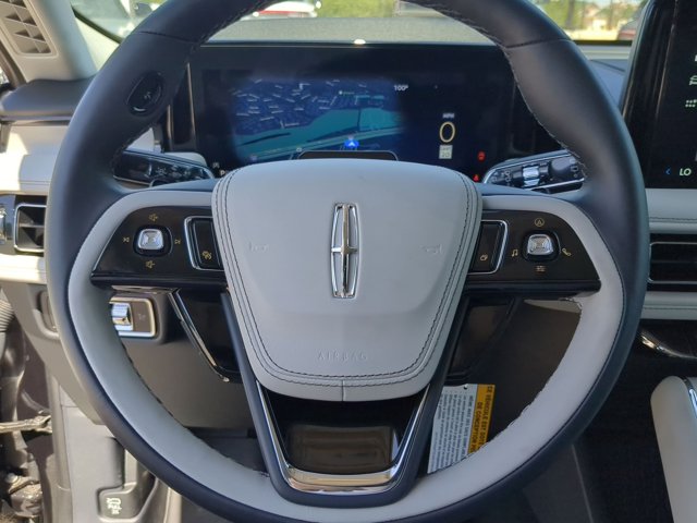 Vehicle image 21 of 25