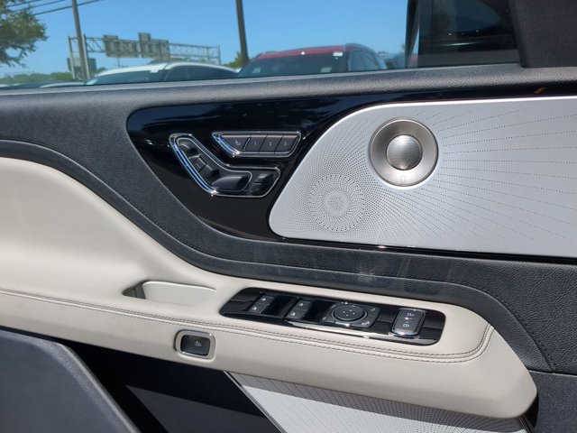 Vehicle image 22 of 25