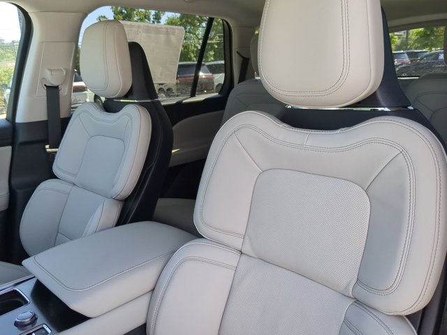 Vehicle image 14 of 25