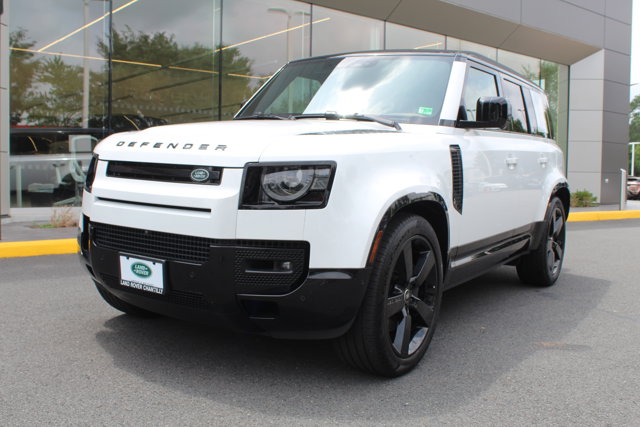 2025 Land Rover Defender X-Dynamic SE Image 1 of 31